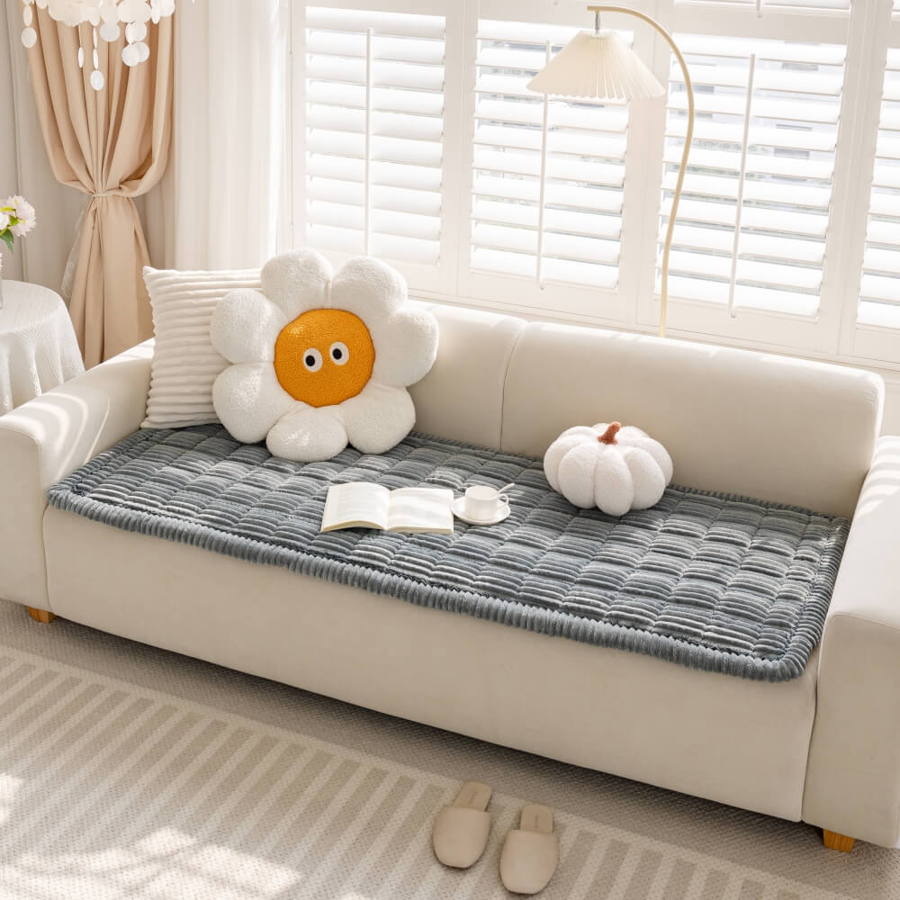 PlushGuard™ – Protector de Sofá Ultrasuave para Mascotas | Franela Premium, Antideslizante y Lavable