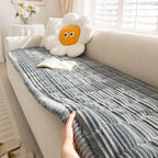 PlushGuard™ – Protector de Sofá Ultrasuave para Mascotas | Franela Premium, Antideslizante y Lavable