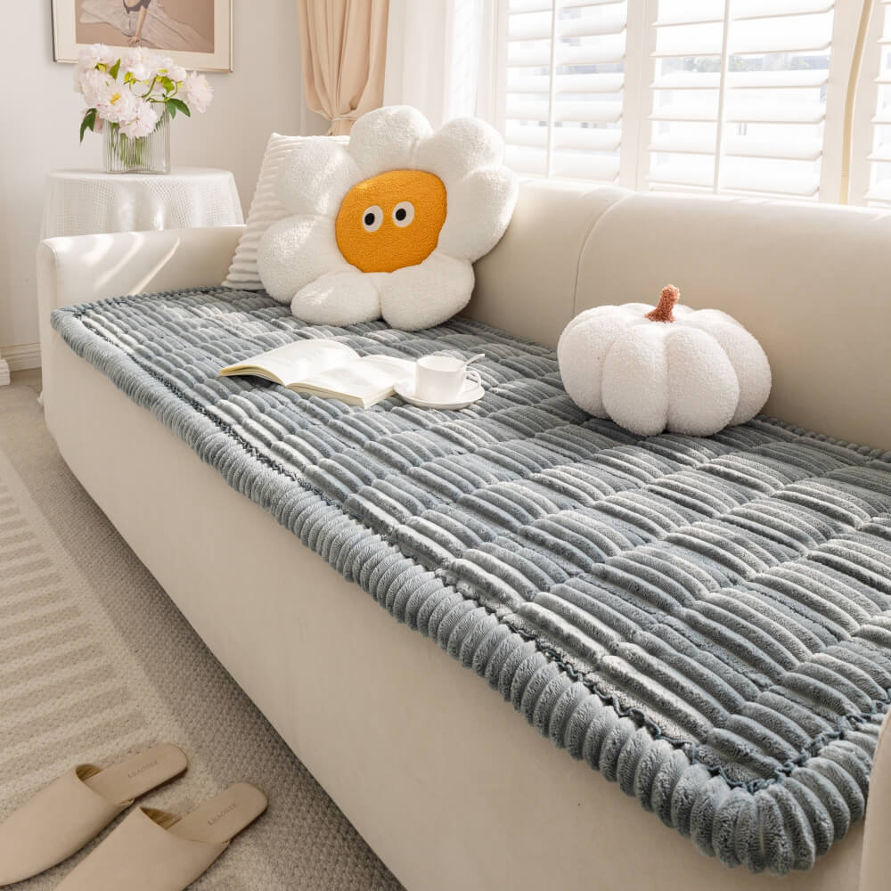 PlushGuard™ – Protector de Sofá Ultrasuave para Mascotas | Franela Premium, Antideslizante y Lavable